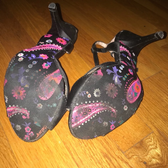 Black satin heels - Picture 4 of 4